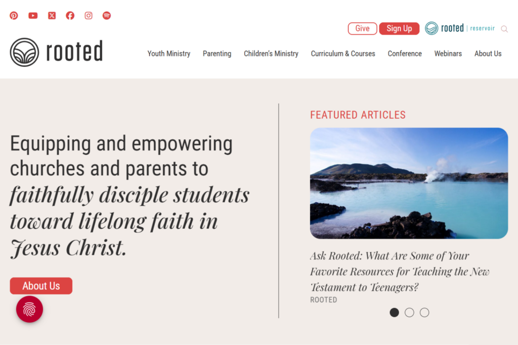 Página de inicio de Rooted Ministry con orientación y artículos sobre discipulado para familias